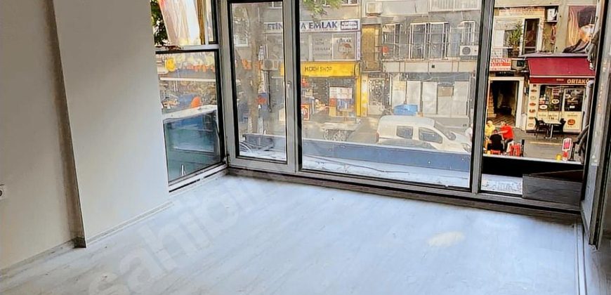Ortaköy’de Cadde Üzerinde Stüdyo