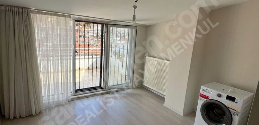 Sahile Yakın Cadde Üzeri Köprü Ve Deniz Manzaralı Dublex Daire