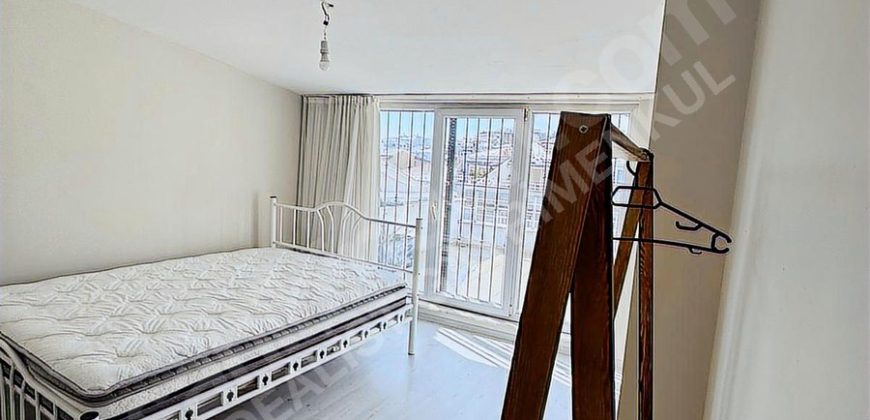Sahile Yakın Cadde Üzeri Köprü Ve Deniz Manzaralı Dublex Daire