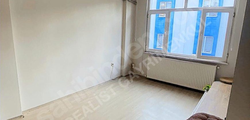 Ortaköy’de 2+1 Köşe Balkonlu Ferah Daire