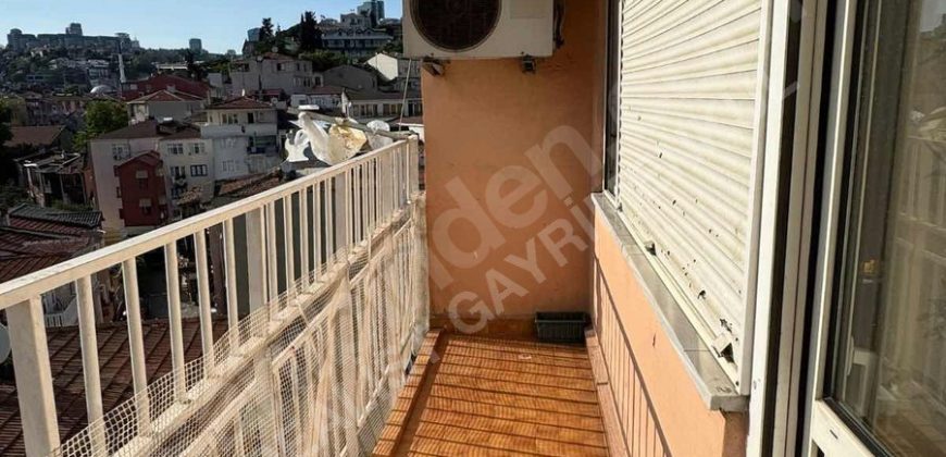 Ortaköy’de Sahile Yakın Nezih Sokakta 2+1 Ferah Daire