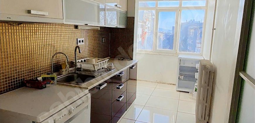 NİSPETİYE CADDESİNDE MÜKEMMEL KONUMDA 2.5+1