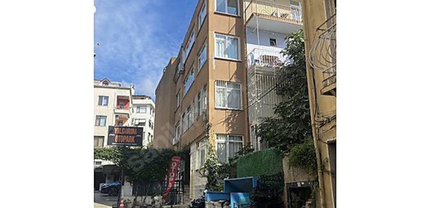 Ortaköy’De Sahile Yakın Konumda Ara 3+1 Balkonlu Masrafsız Daire