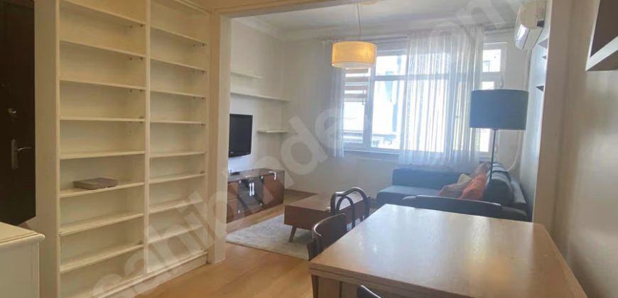 Ortaköy’de sahile yakın konumda full eşyalı mobilyalı 1+1 daire