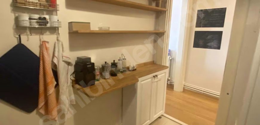 Ortaköy’de sahile yakın konumda full eşyalı mobilyalı 1+1 daire