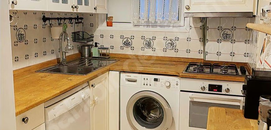 Ortaköy’de sahile yakın konumda full eşyalı mobilyalı 1+1 daire