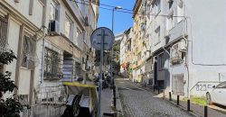 Ortaköy’de sahile yakın konumda full eşyalı mobilyalı 1+1 daire