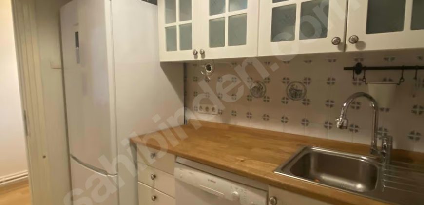 Ortaköy’de sahile yakın konumda full eşyalı mobilyalı 1+1 daire