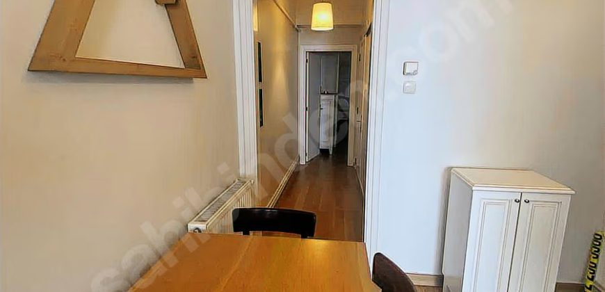 Ortaköy’de sahile yakın konumda full eşyalı mobilyalı 1+1 daire