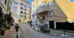 ORTAKÖY’DE İÇİ KOMPLE YENİLENMİŞ SAHİLE YAKIN KONUMDA 2+1 DAİRE