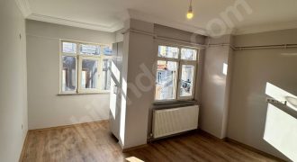 ORTAKÖY’DE İÇİ KOMPLE YENİLENMİŞ SAHİLE YAKIN KONUMDA 2+1 DAİRE