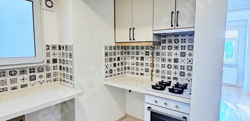 ORTAKÖY’DE İÇİ KOMPLE YENİLENMİŞ SAHİLE YAKIN KONUMDA 2+1 DAİRE