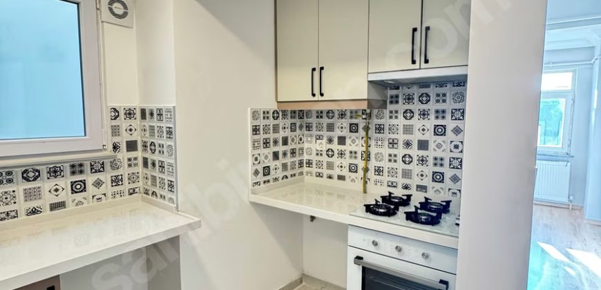 ORTAKÖY’DE İÇİ KOMPLE YENİLENMİŞ SAHİLE YAKIN KONUMDA 2+1 DAİRE