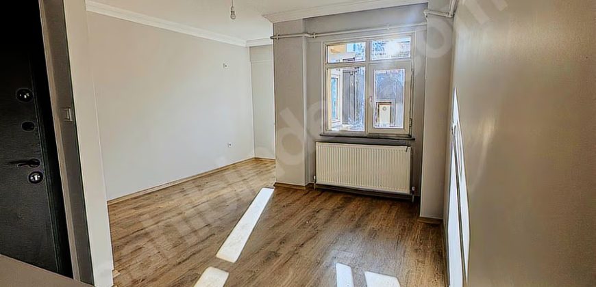 ORTAKÖY’DE İÇİ KOMPLE YENİLENMİŞ SAHİLE YAKIN KONUMDA 2+1 DAİRE