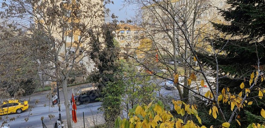 Etiler’de Metro İstasyonu Yanında 3+1 110 m2 Daire