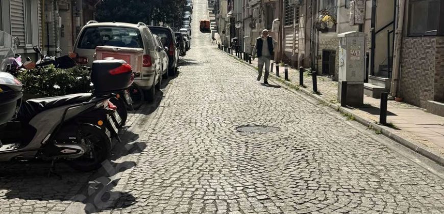 Yeni Binada Cadde 40 Mt 1+1 Daire