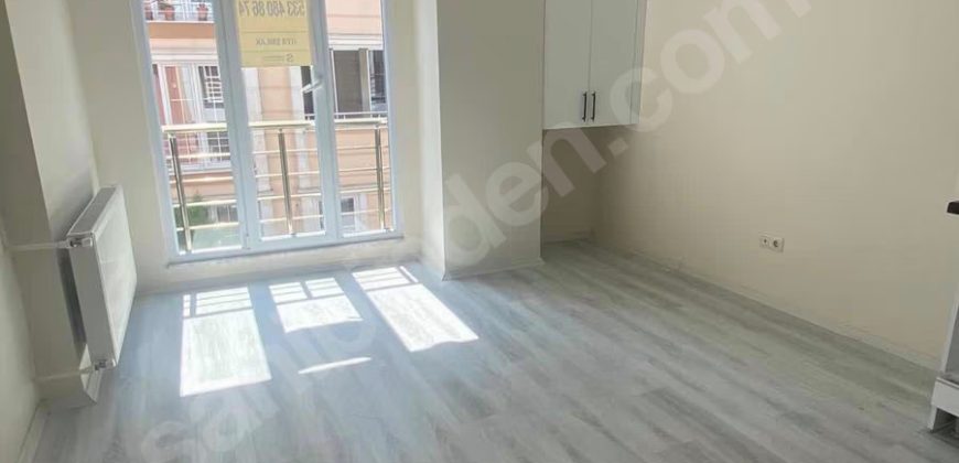 Yeni Binada Cadde 40 Mt 1+1 Daire