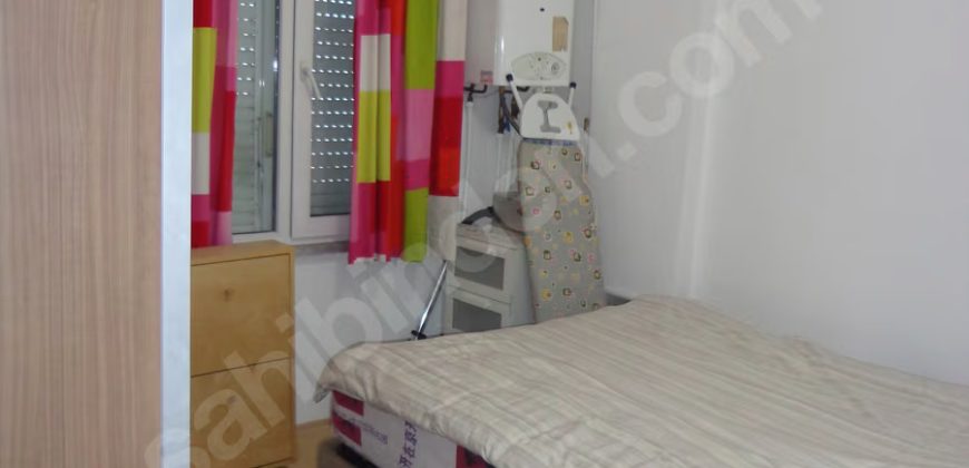 Ortaköy’De Sahile Ve Caddeye Yakın Konumda 1+1 Ara Kat Daire