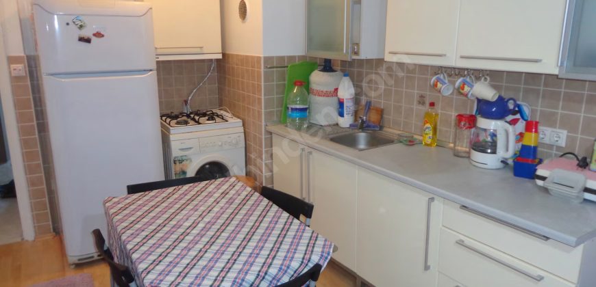 Ortaköy’De Sahile Ve Caddeye Yakın Konumda 1+1 Ara Kat Daire