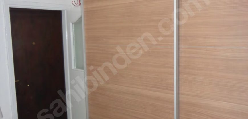 Ortaköy’De Sahile Ve Caddeye Yakın Konumda 1+1 Ara Kat Daire