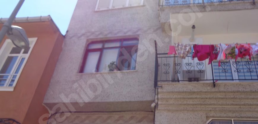 Ortaköy’De Sahile Ve Caddeye Yakın Konumda 1+1 Ara Kat Daire