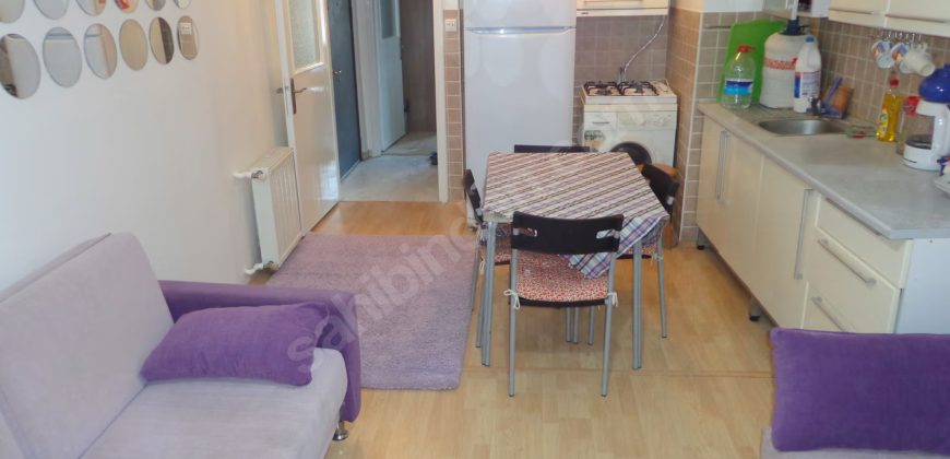 Ortaköy’De Sahile Ve Caddeye Yakın Konumda 1+1 Ara Kat Daire