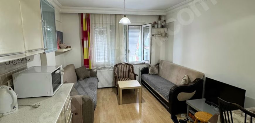 Ortaköy’de Sahile Ve Caddeye Yakın Konumda 1+1 Ara Kat Daire