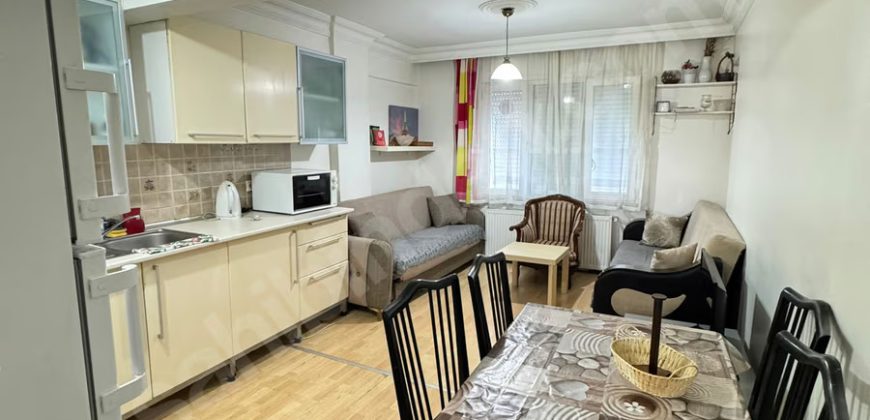 Ortaköy’de Sahile Ve Caddeye Yakın Konumda 1+1 Ara Kat Daire