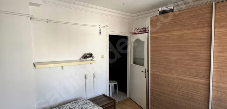 Ortaköy’de Sahile Ve Caddeye Yakın Konumda 1+1 Ara Kat Daire