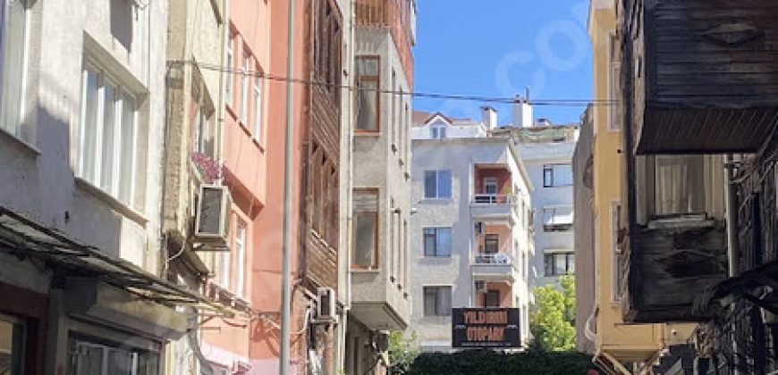 Ortaköy’De Sahile Yakın Konumda Manzaralı Teraslı 3+1 Daire