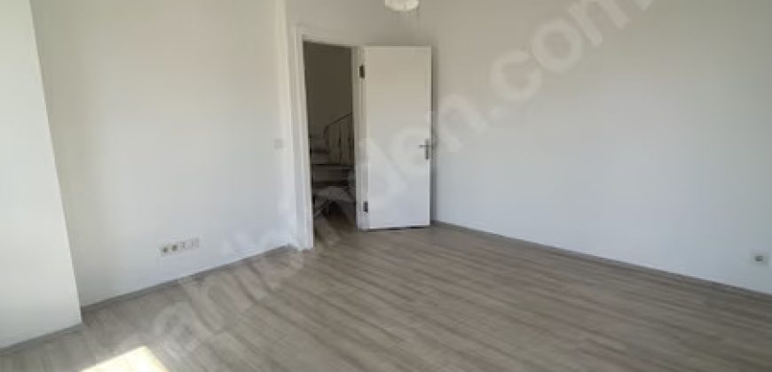 Ortaköy’De Sahile Yakın Konumda Manzaralı Teraslı 3+1 Daire