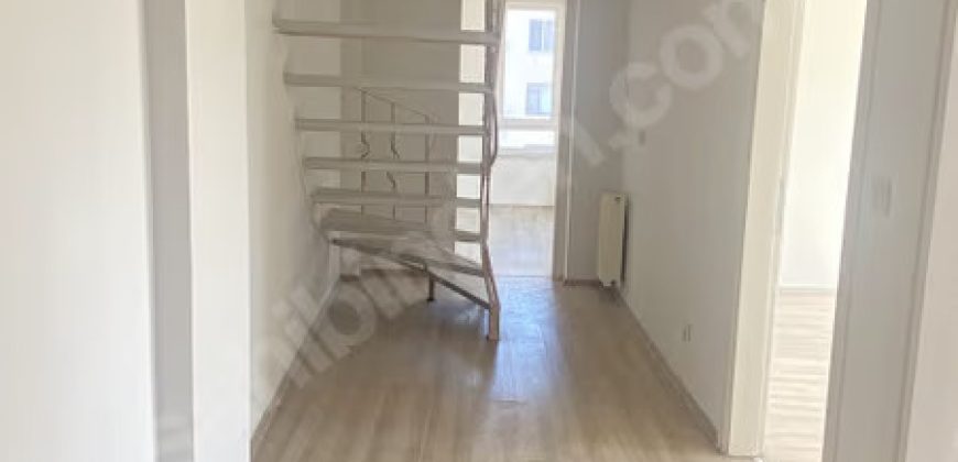 Ortaköy’De Sahile Yakın Konumda Manzaralı Teraslı 3+1 Daire
