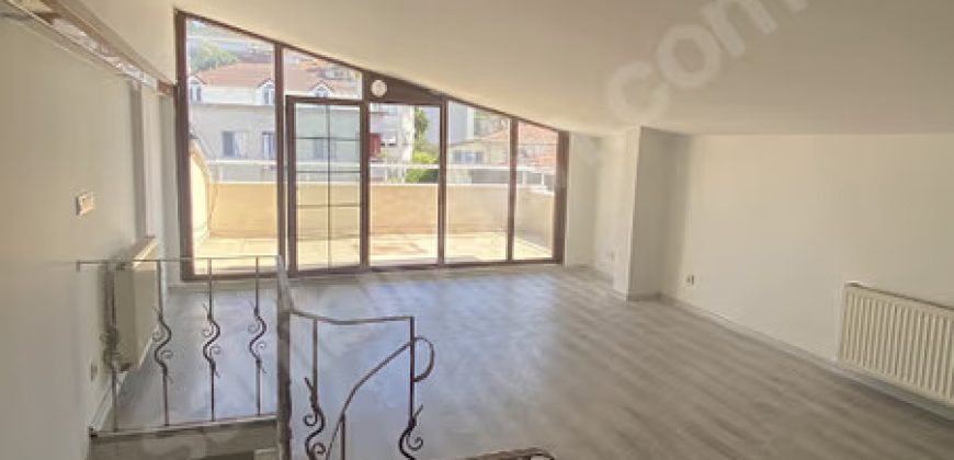 Ortaköy’De Sahile Yakın Konumda Manzaralı Teraslı 3+1 Daire